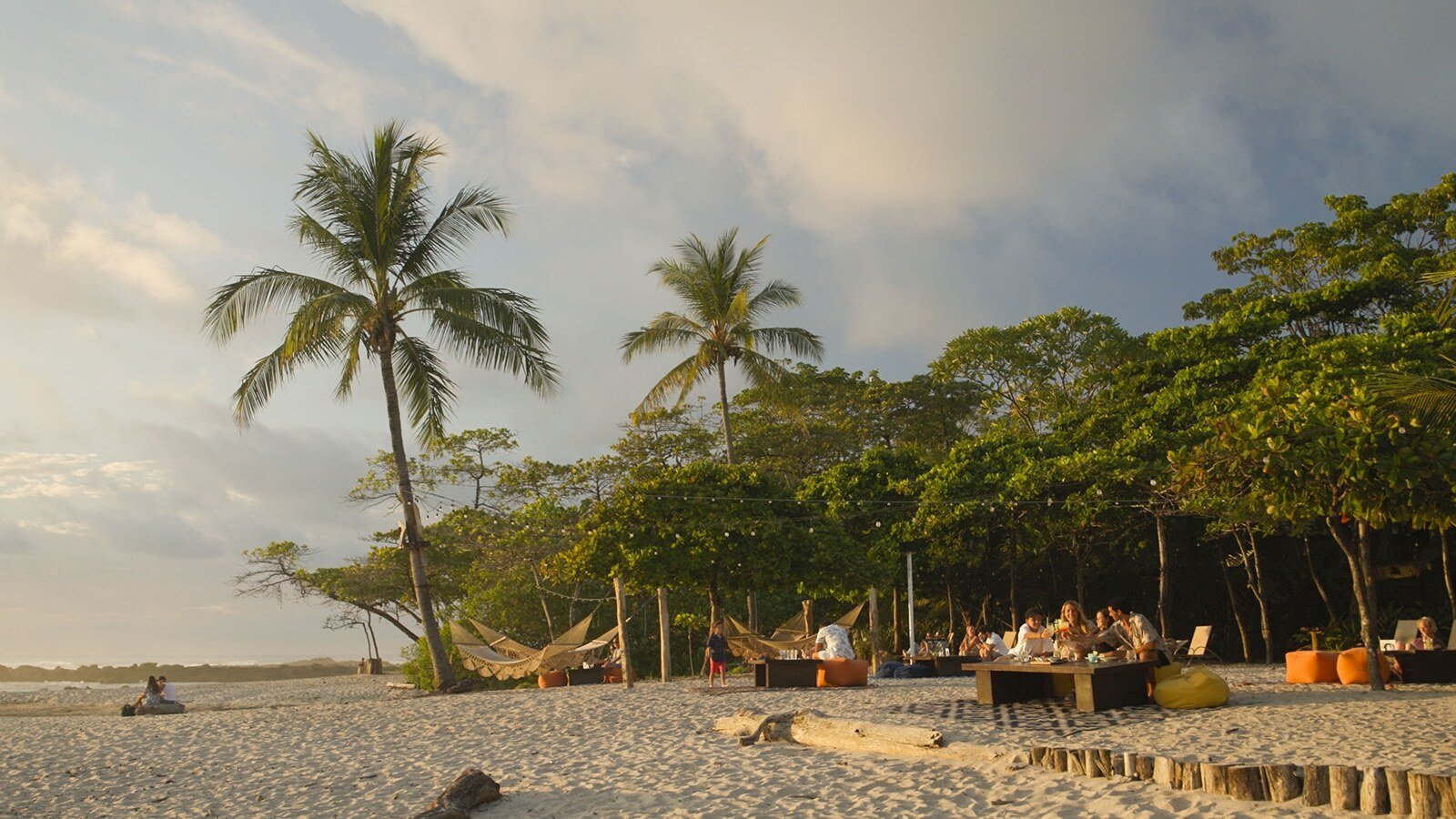 nantipa-costa-rica-familienluxusreise-thefamilyproject-strand-palmen