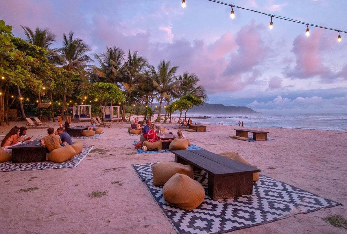 nantipa-costa-rica-familienluxusreise-thefamilyproject-strand-sitzmoeglichkeiten