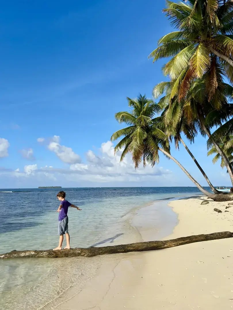 calala island privatbilder kind strand meer