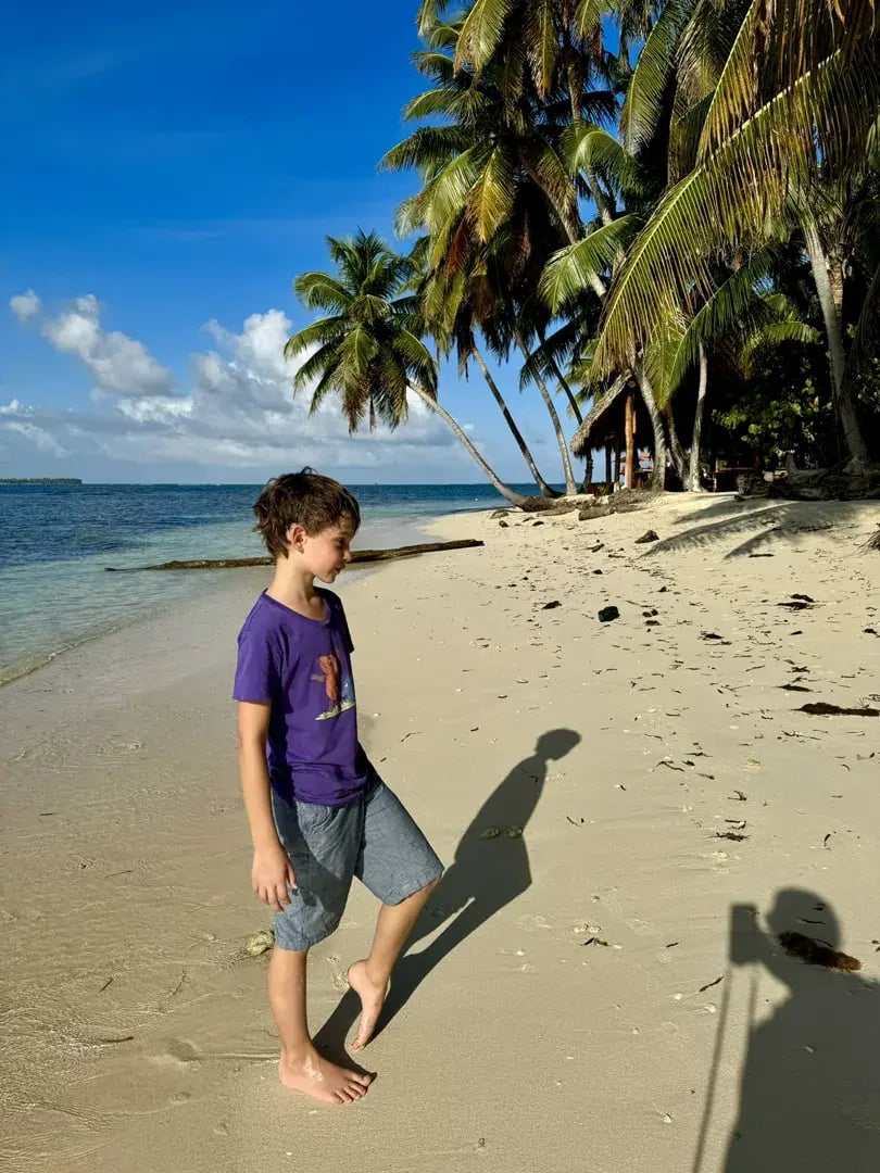calala island privatbilder kind strand