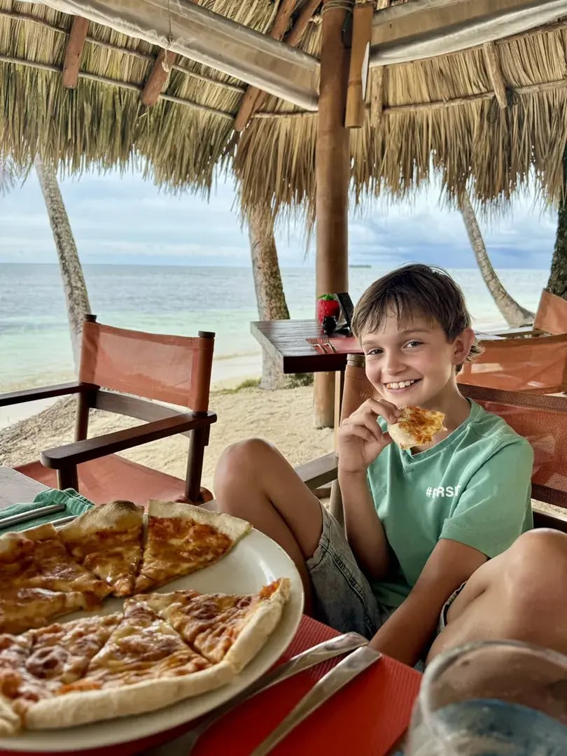 calala island privatbilder pizza meal