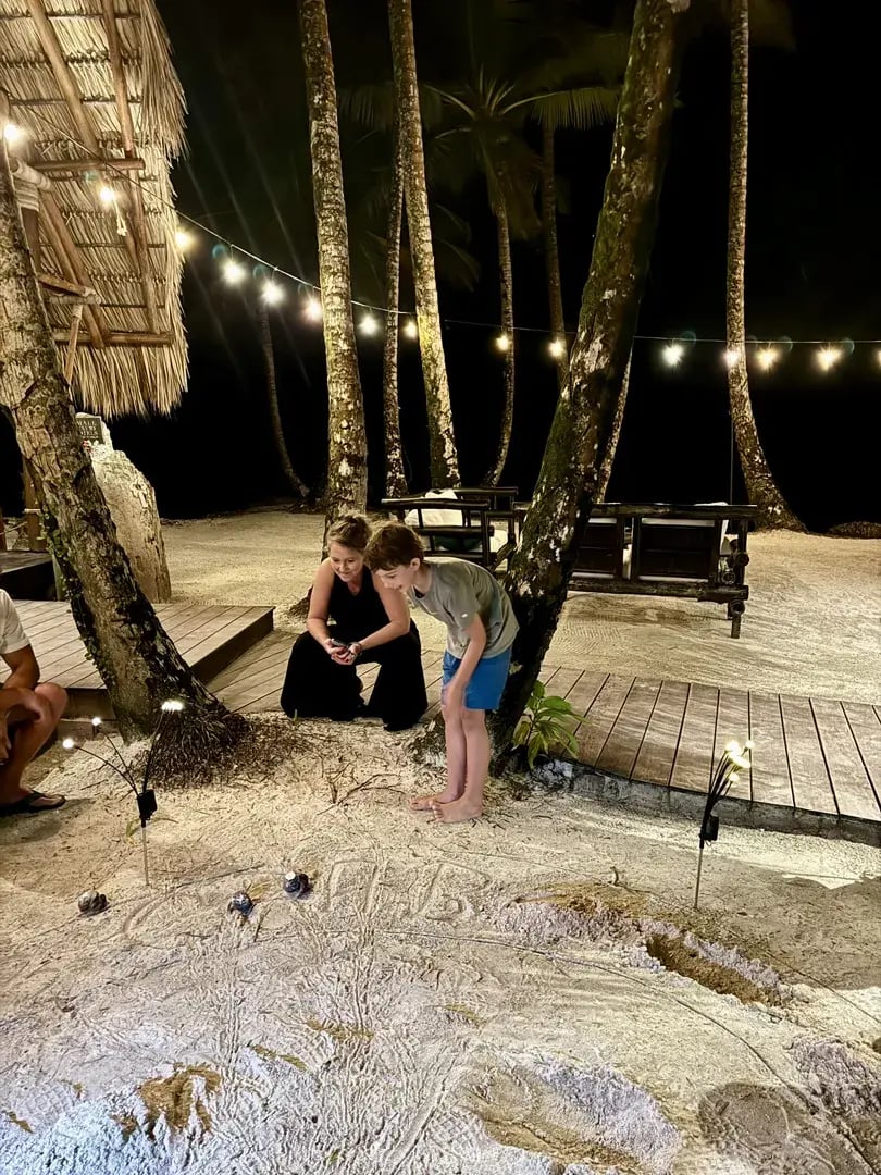 calala island privatbilder strand by night