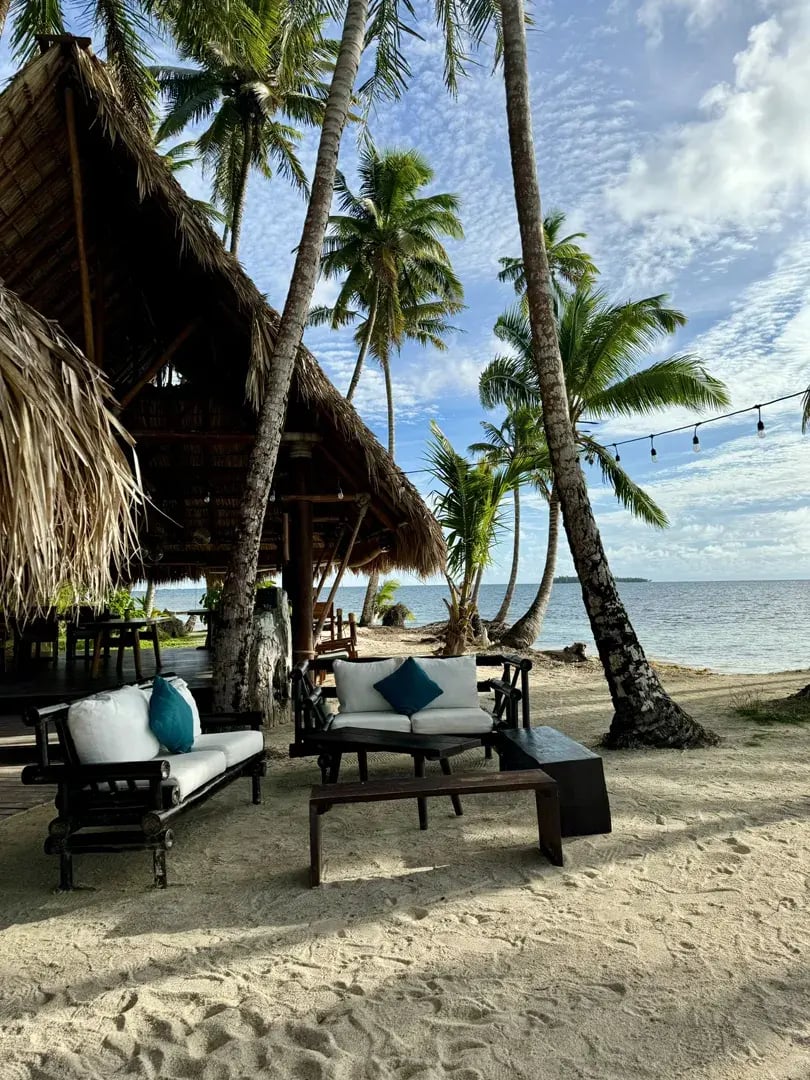 calala island privatbilder strand liegen palmen