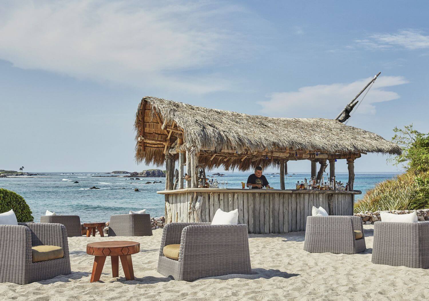 four seasons resort punta mita strandbar und Loungemöbel im Sand