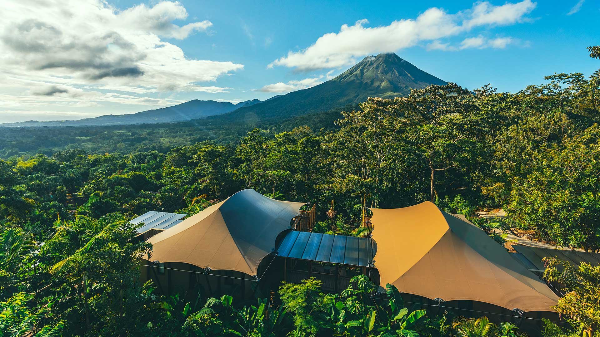 Nayara Tented Camp Costa Rica Blick von den Zelten zum Vulkan