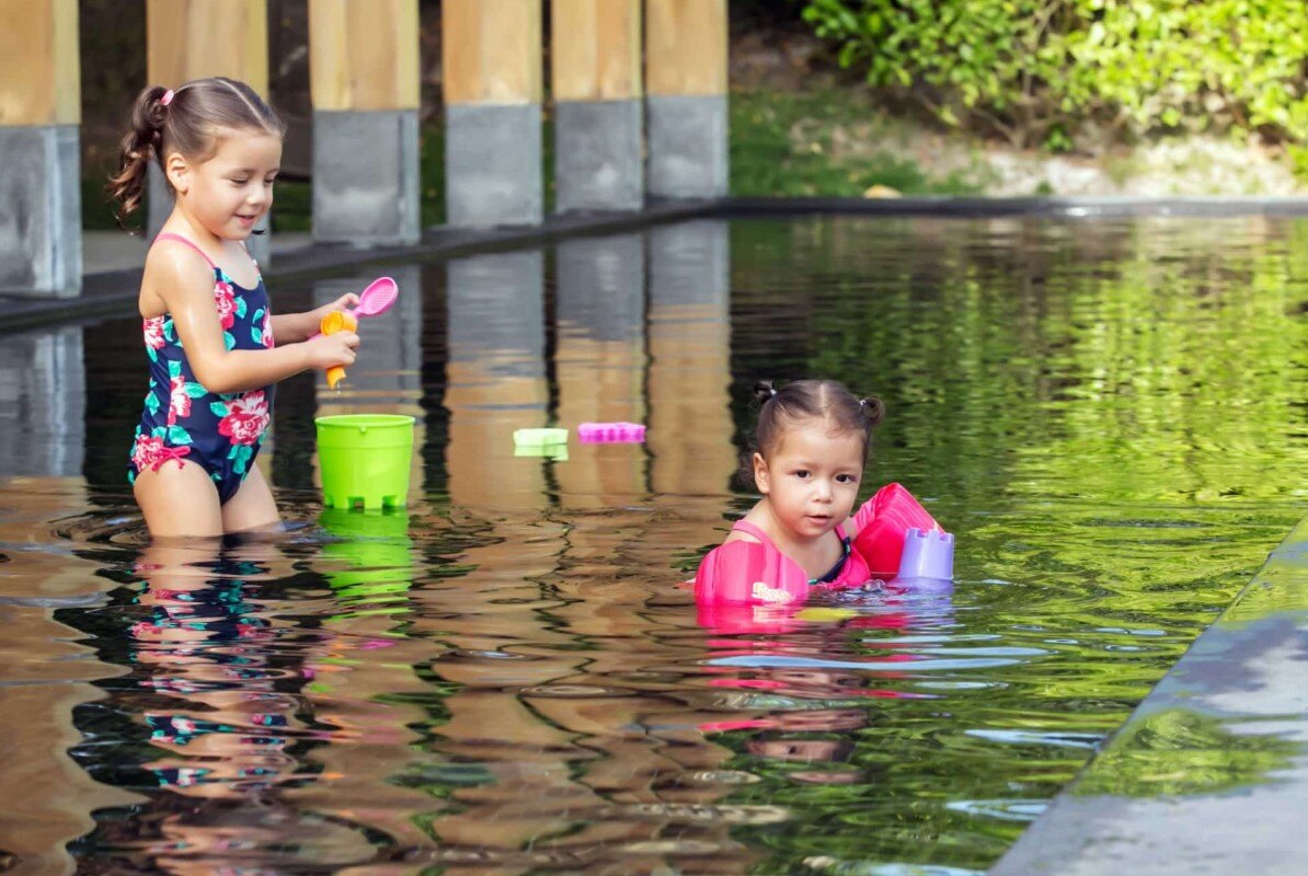 nizuc resort and spa kinder spielen im Pool
