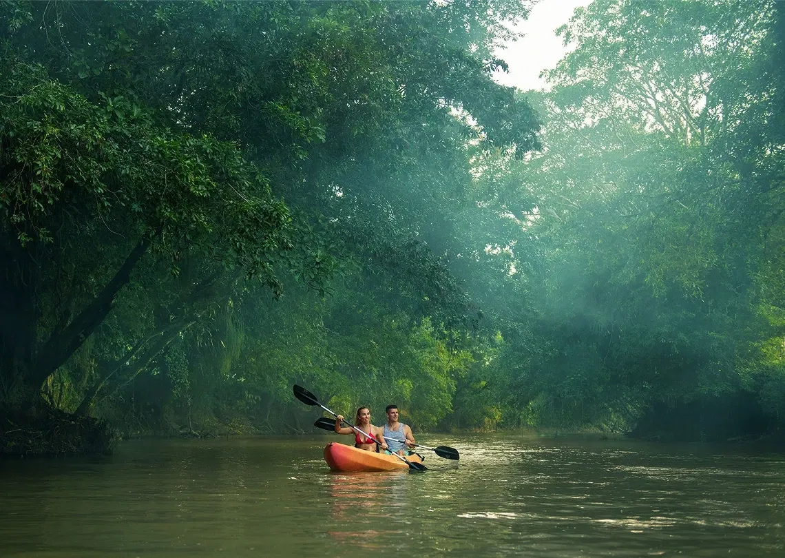 origins-astral-lodge-costa-rica-familienluxusreisen-thefamilyproject-kanufahren