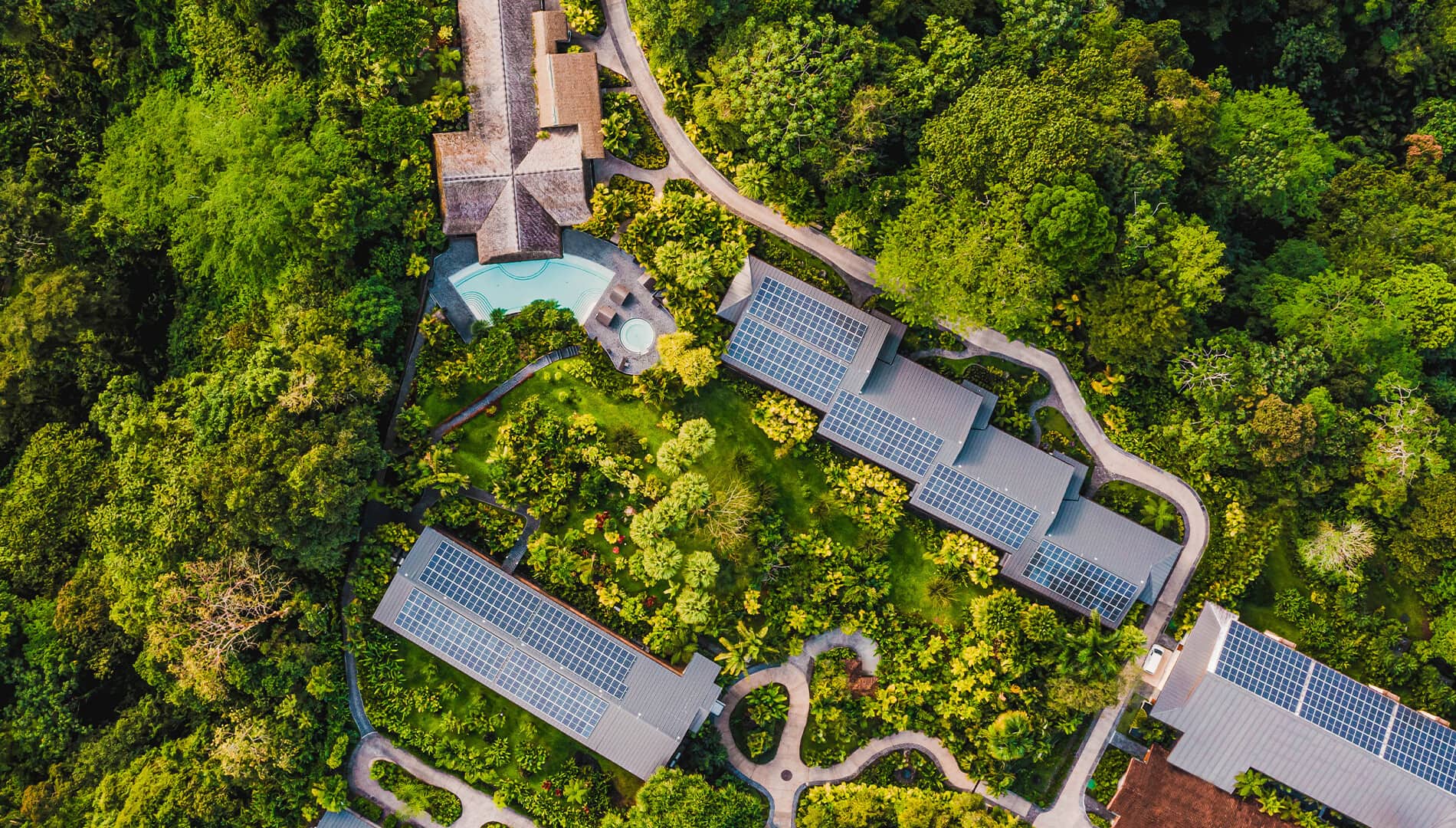 tabacon thermal resort übersicht mit solar paneelen