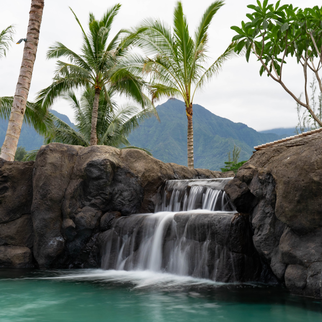 1-hotel-hanalei-bay-kauai-hawaii-familienluxusreisen-thefamilyproject-wasserfall