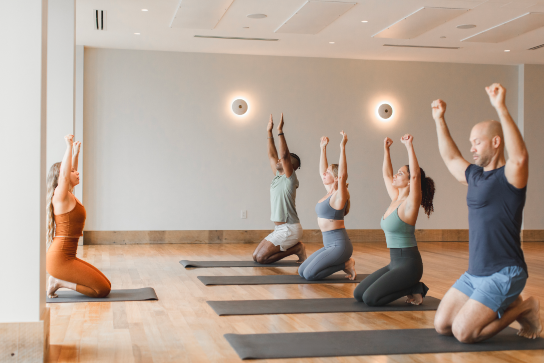 1-hotel-hanalei-bay-kauai-hawaii-familienluxusreisen-thefamilyproject-yoga