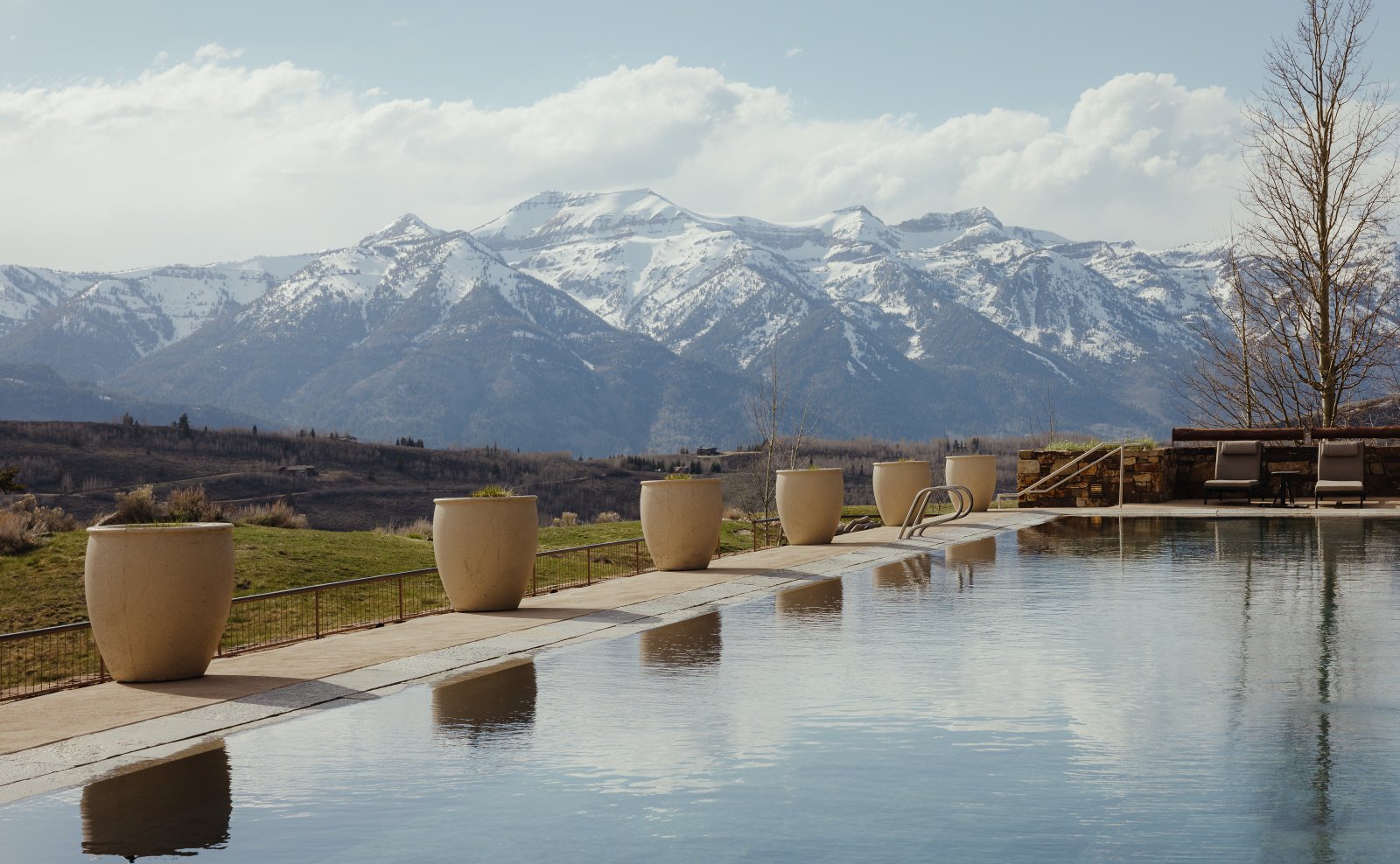 Amangani Pool mit Aussicht auf die Berge