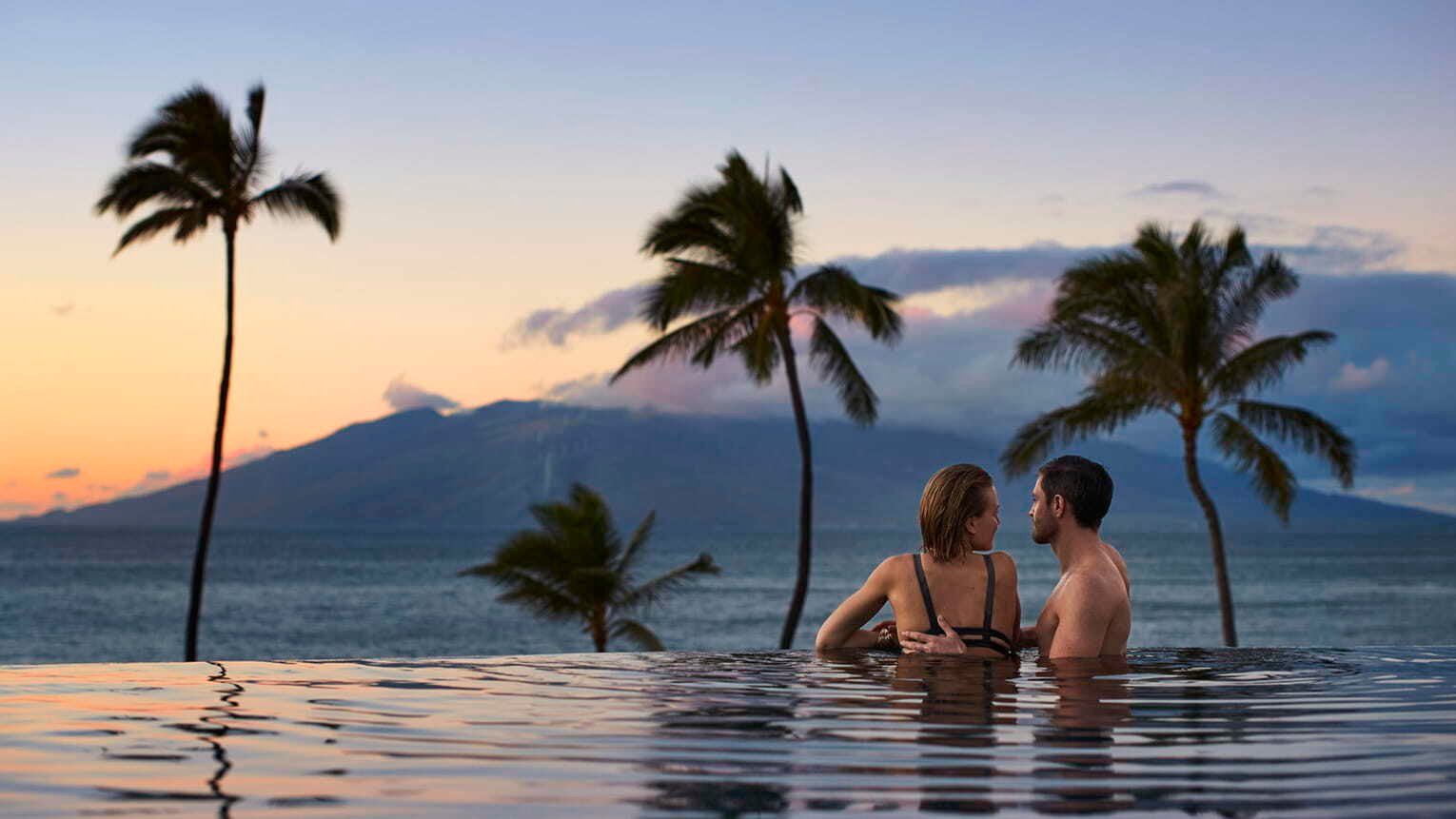 four seasons resort maui at wailea Paar im Pool