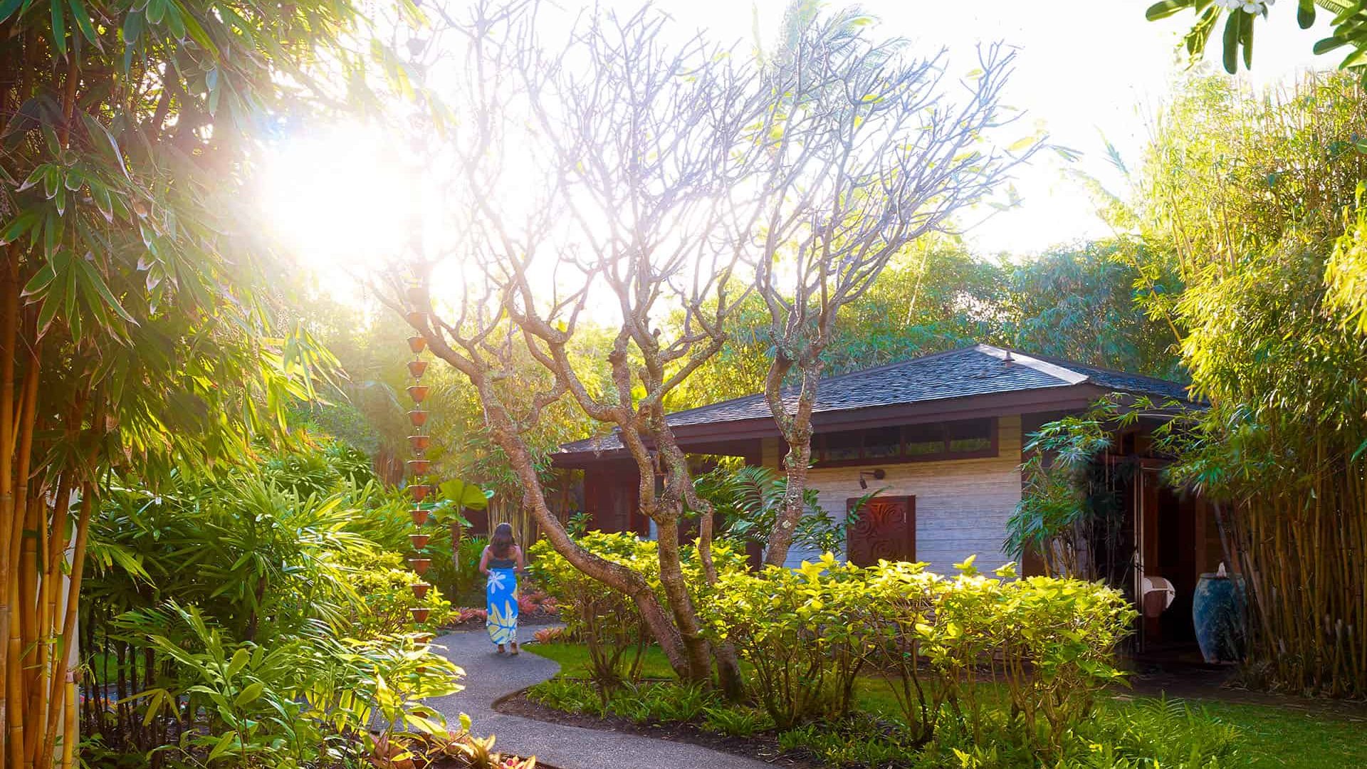 montage-kapalua-bay-hawaii-maui-familienluxusreisen-thefamilyproject-outdoor garden