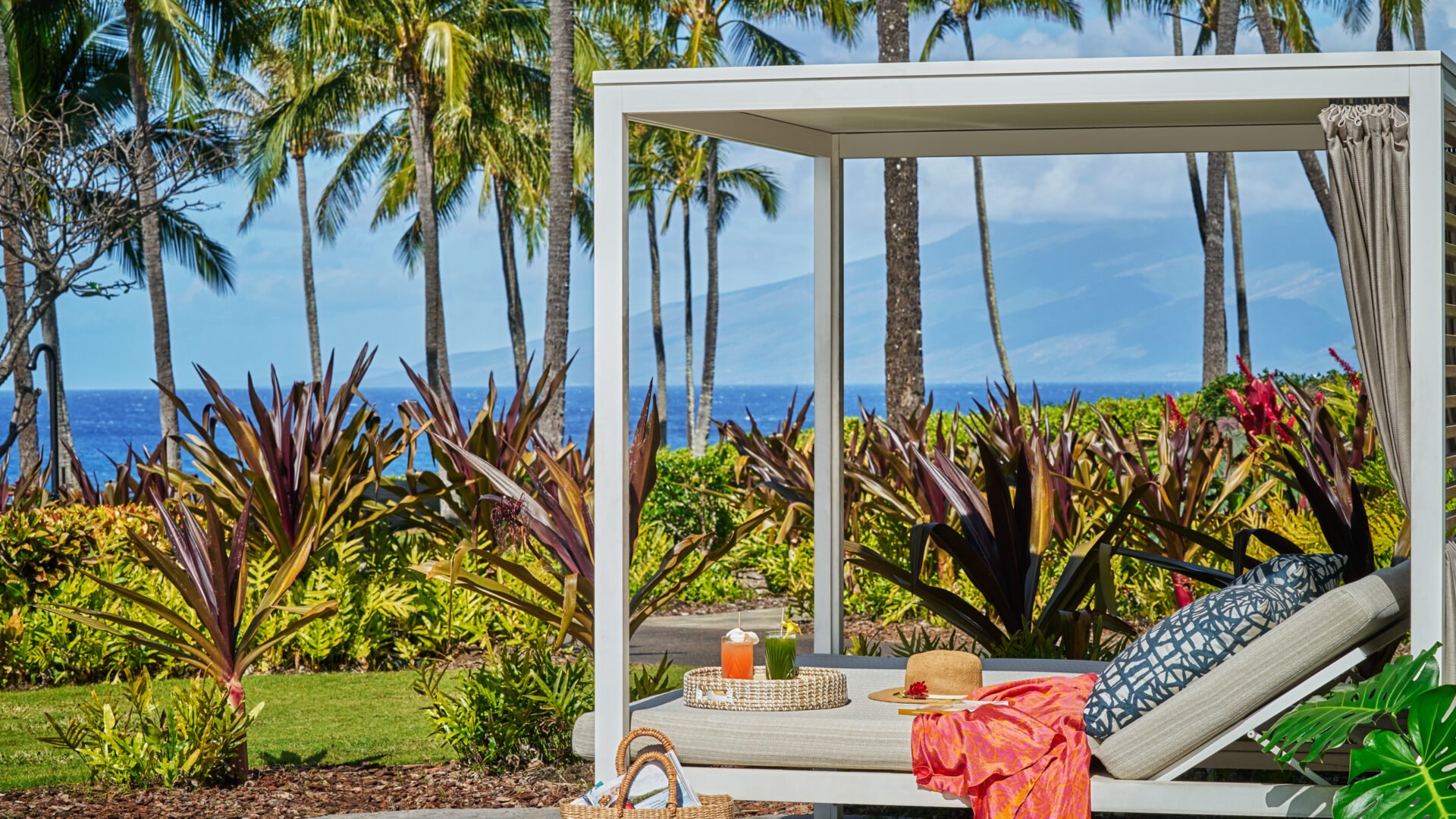 montage-kapalua-bay-hawaii-maui-familienluxusreisen-thefamilyproject-pooldaybed