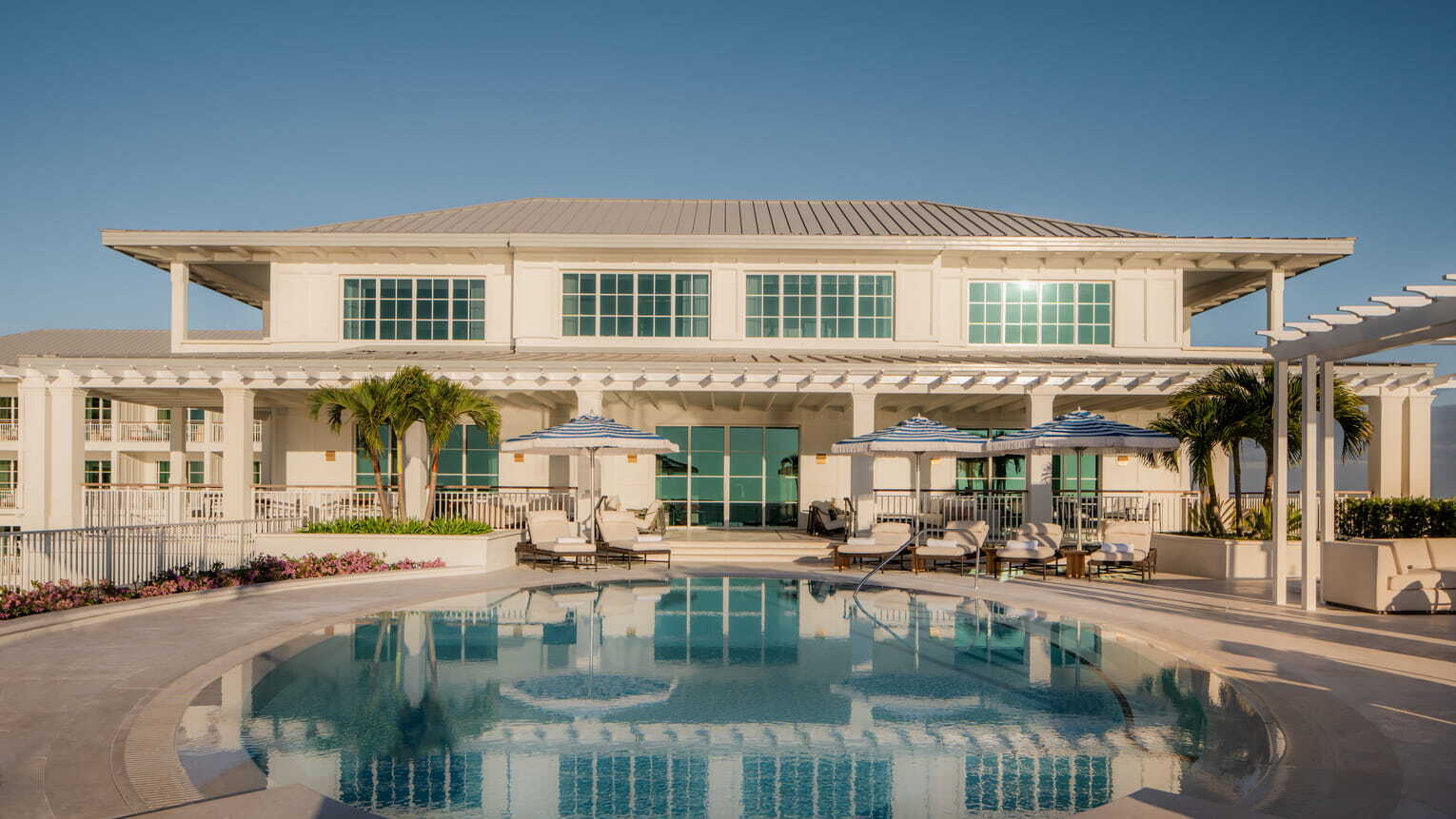 four-seasons-naples-nordamerika-familienluxusreisen-thefamilyproject-sabal-suite-aussenansicht