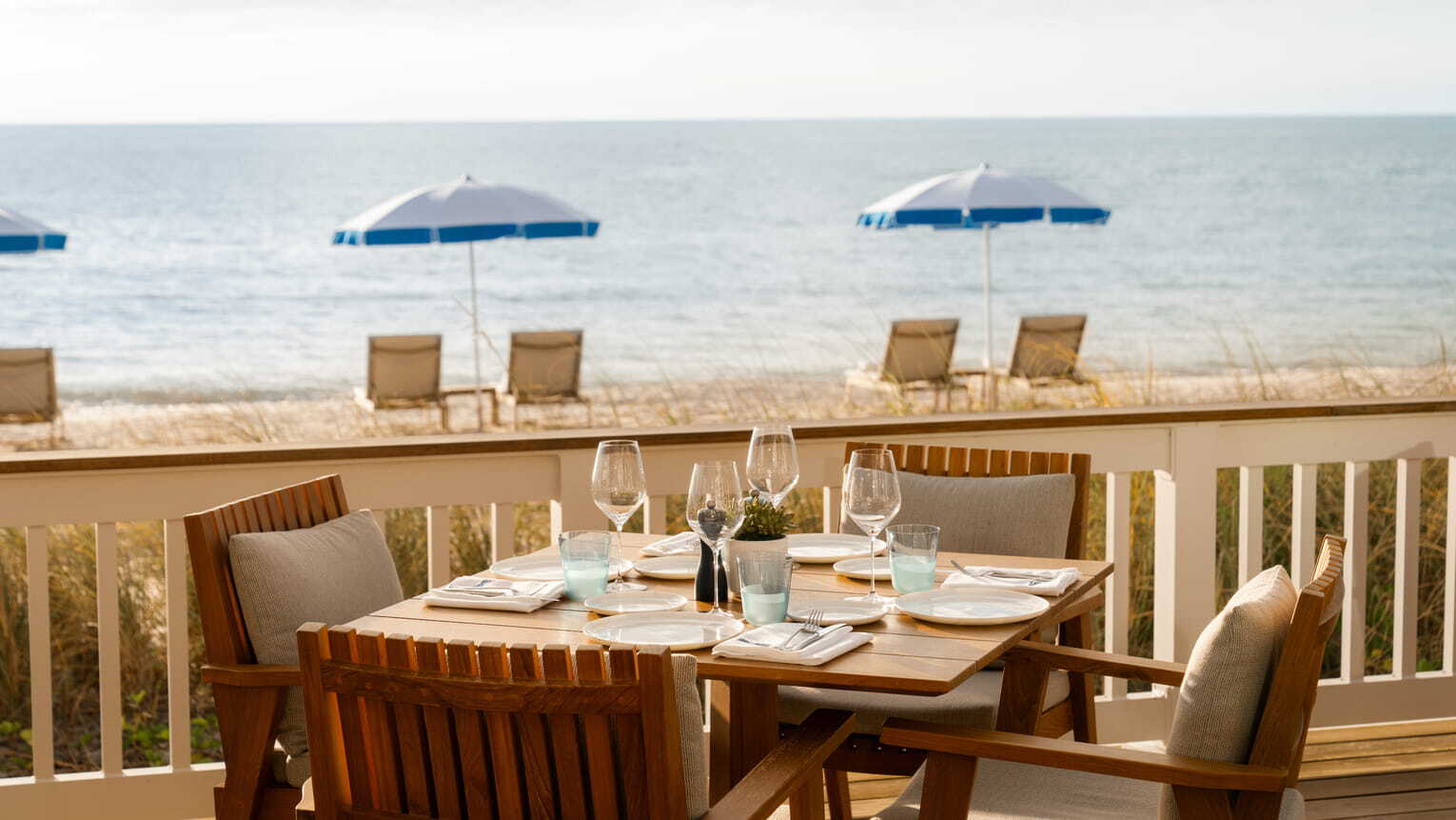 four-seasons-naples-nordamerika-familienluxusreisen-thefamilyproject-terrasse