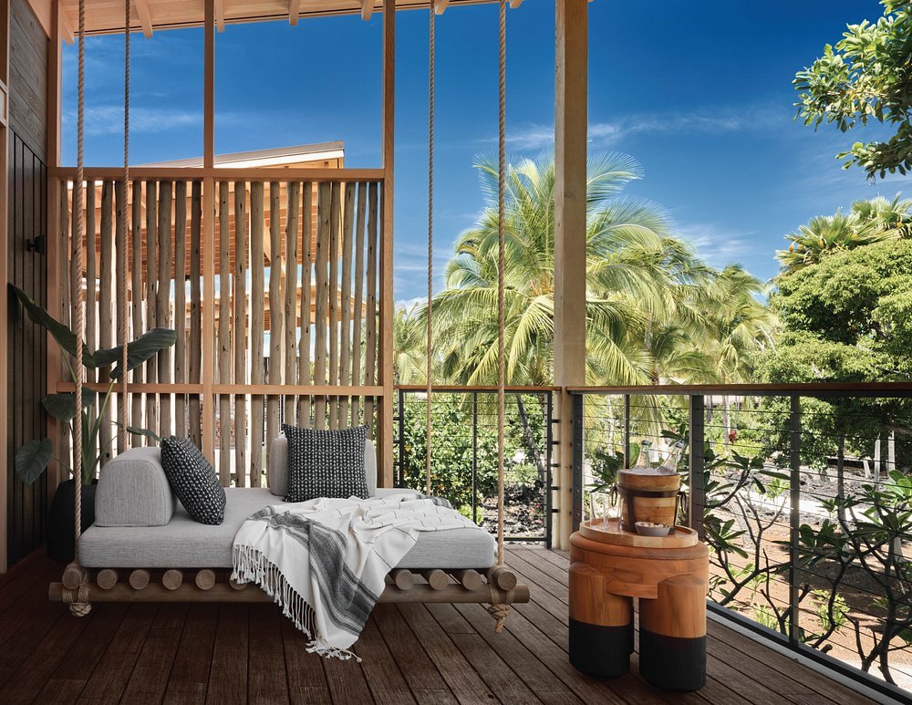 rosewood-kona-village-hotel-big-island-hawaii-familienluxusreisen-thefamilyproject-balcony