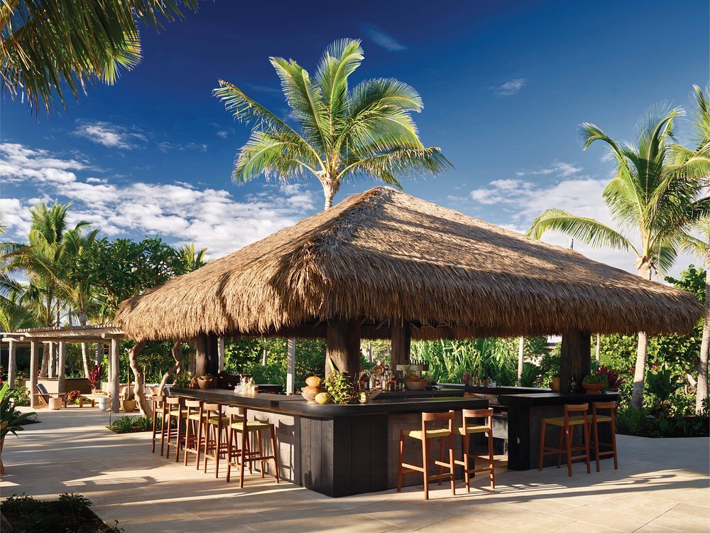 rosewood-kona-village-hotel-big-island-hawaii-familienluxusreisen-thefamilyproject-bar