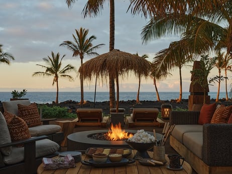 rosewood kona village hotel big island hawaii familienluxusreisen thefamilyproject feuer