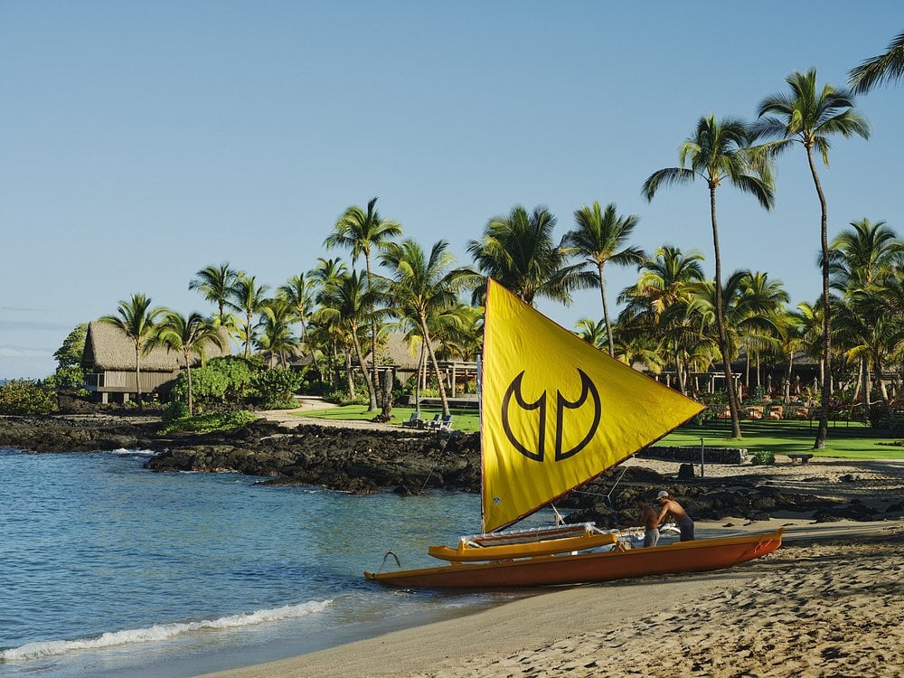 rosewood-kona-village-hotel-big-island-hawaii-familienluxusreisen-thefamilyproject-kayak