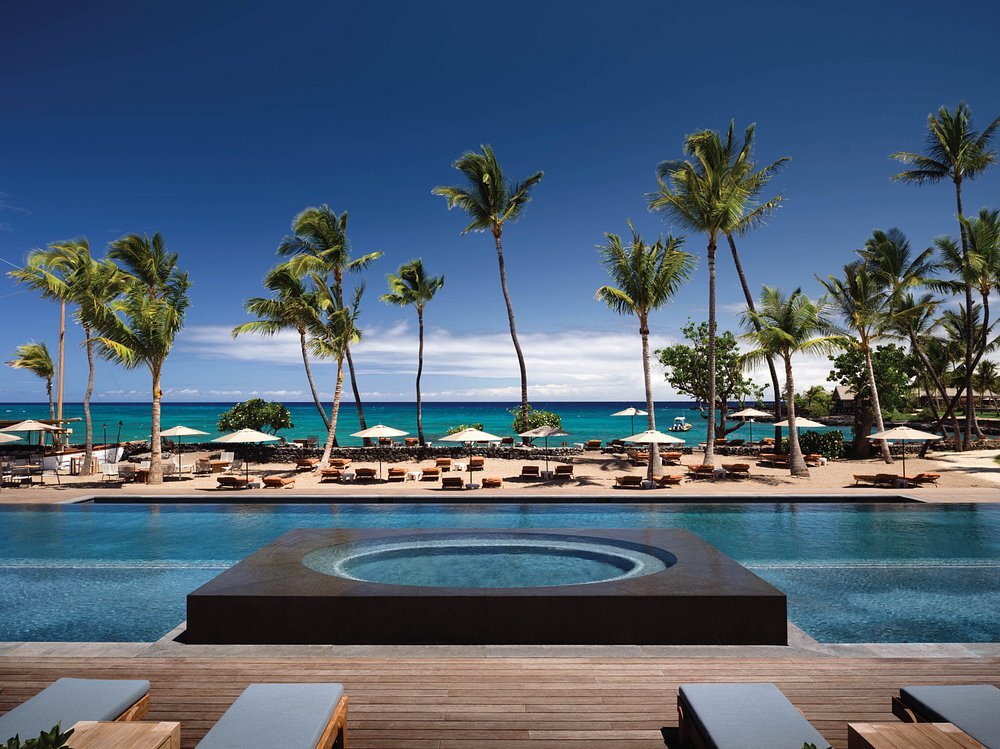 rosewood-kona-village-hotel-big-island-hawaii-familienluxusreisen-thefamilyproject-pool