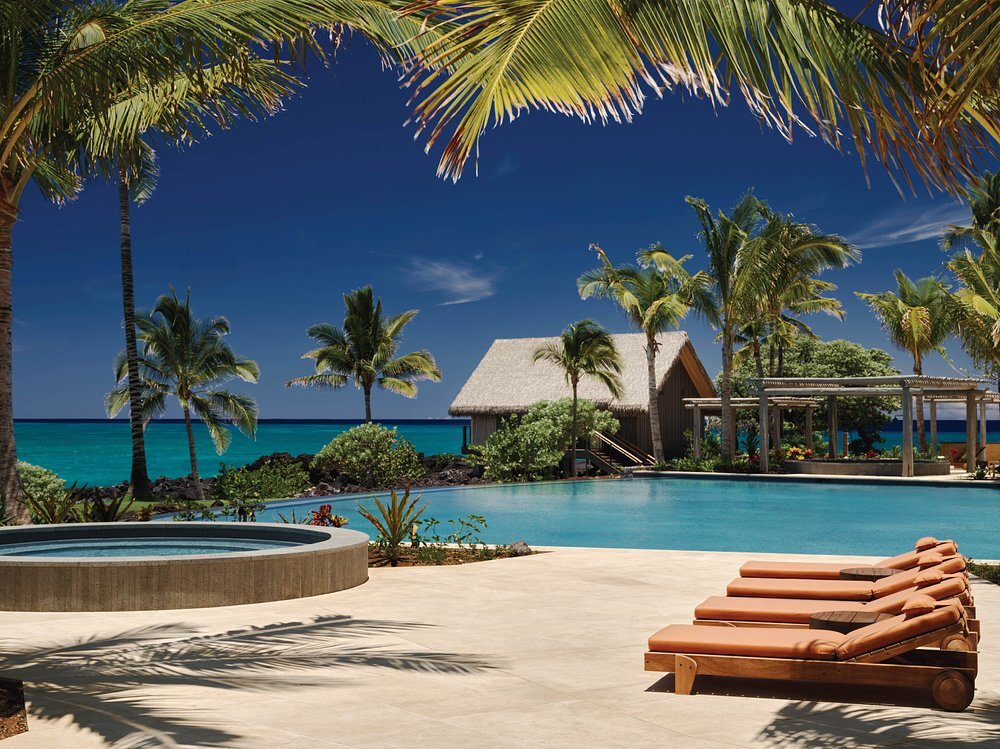 rosewood-kona-village-hotel-big-island-hawaii-familienluxusreisen-thefamilyproject-poolbereich