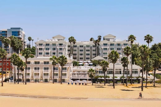 shutters-on-the-beach-usa-familienluxusreisen-thefamilyproject-aussenansicht-1