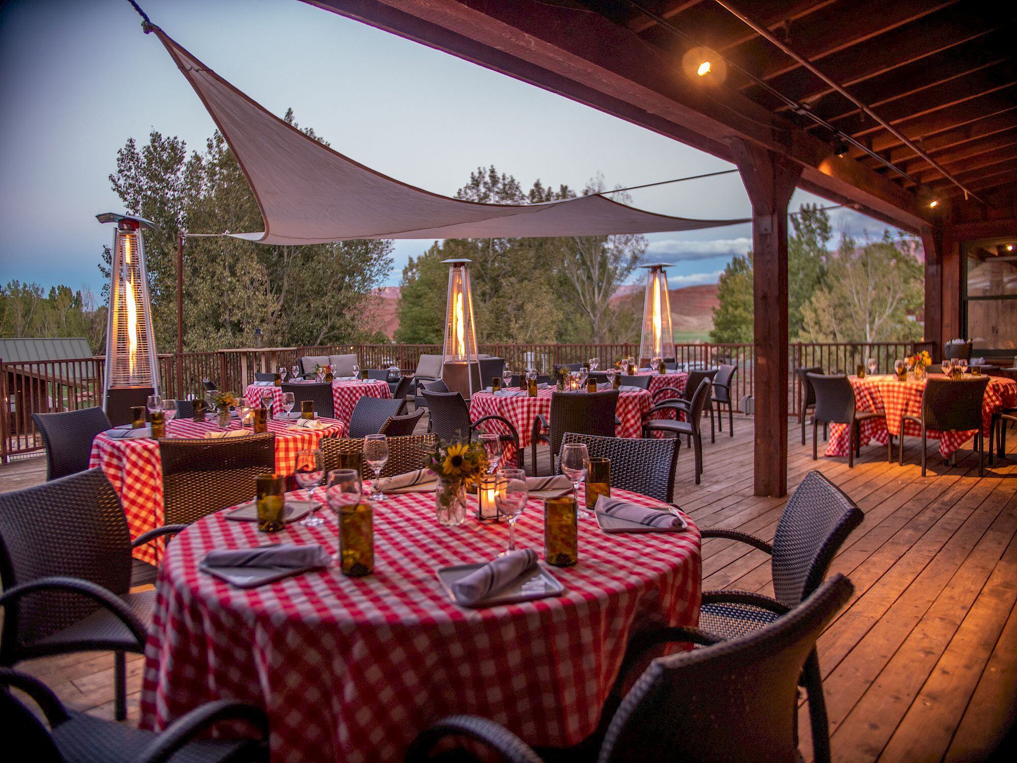 sorrel river ranch outdoor restaurant