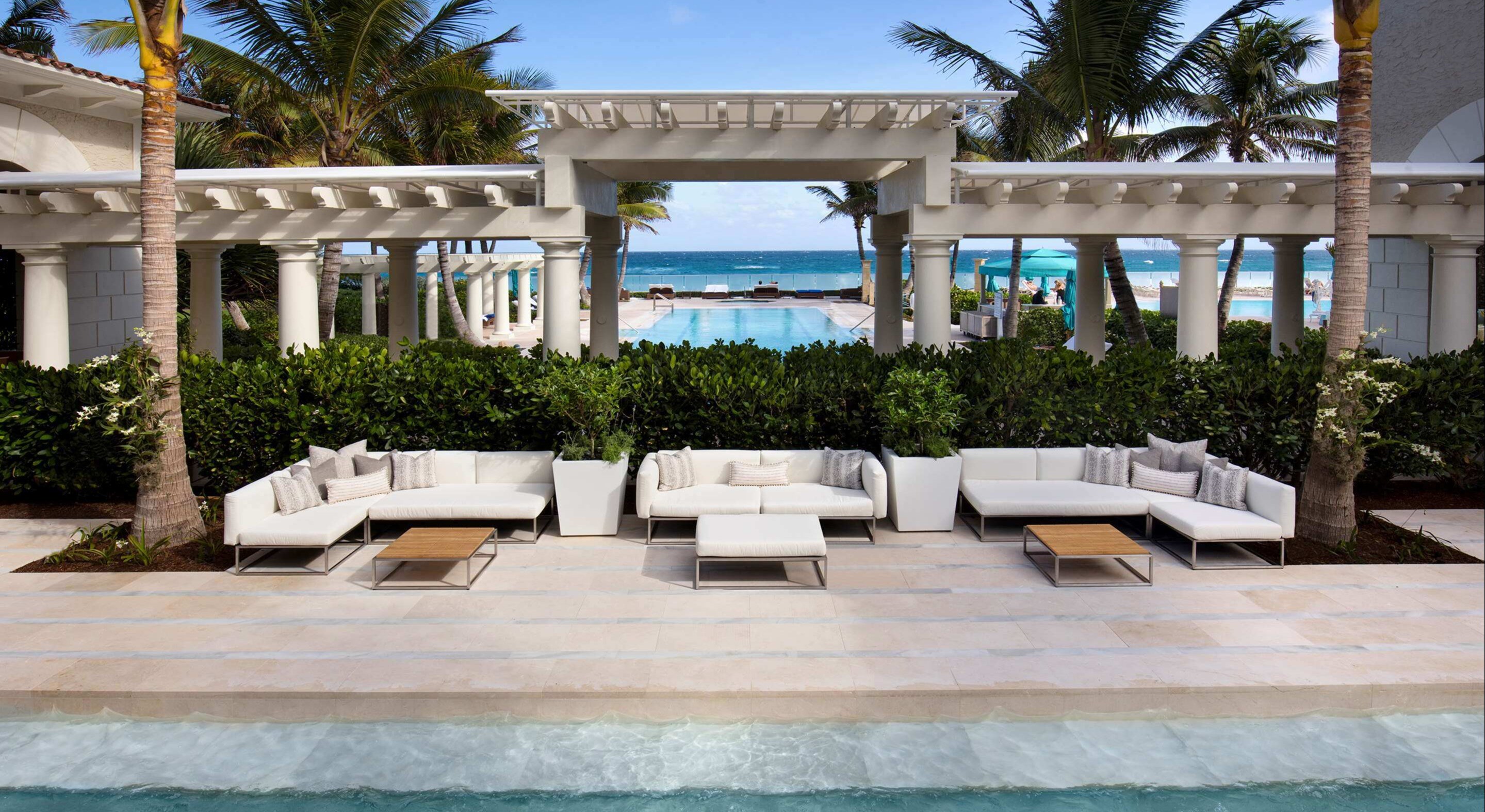 the breakers pool mit Blick zum Meer
