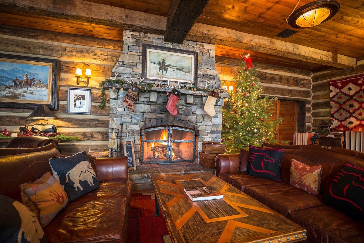 The Ranch at Rock Creek Montana weihnachtlich geschmückter Wohnraum