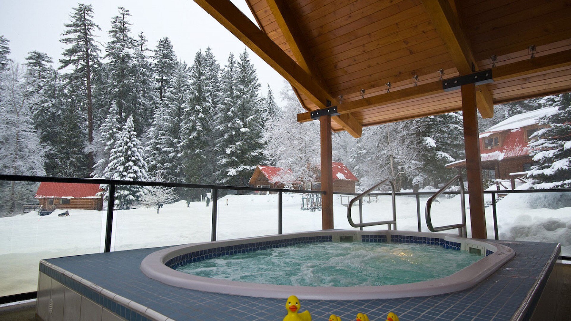 Tweedsmuir park lodge Hot Tub in Winter with a View