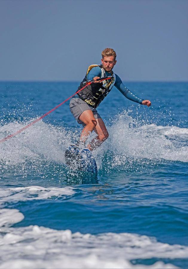 Anantara Sir Bani Yas Island al Yamm Resort Familienluxusreisen TheFamilyProject Surfing