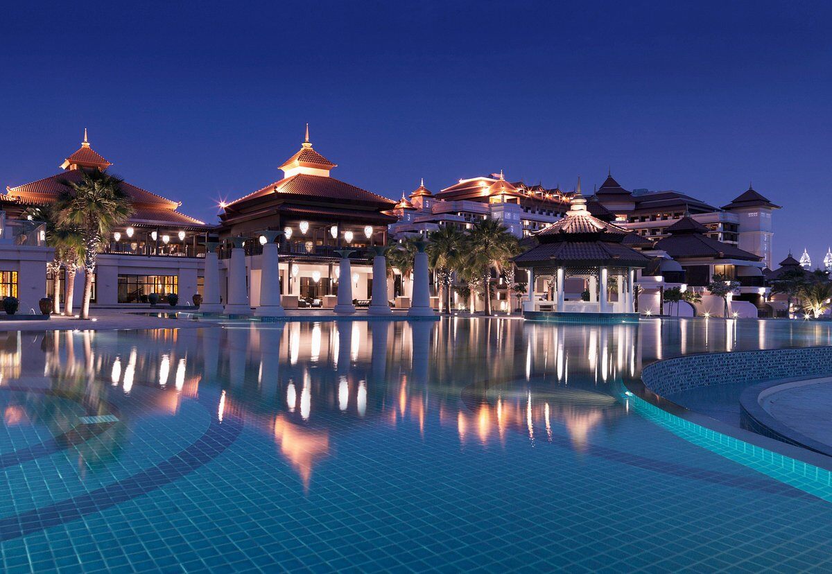 Anantara The Palm Resort Familienluxusreisen TheFamilyProject Pool bei Nacht