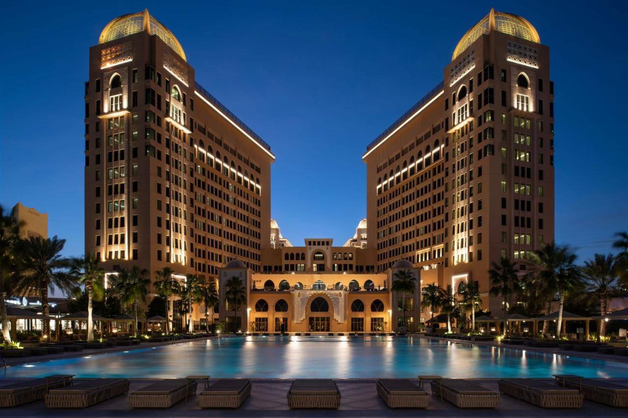 The St Regis Doha Katar Familienluxusreisen TheFamilyProject Nachts