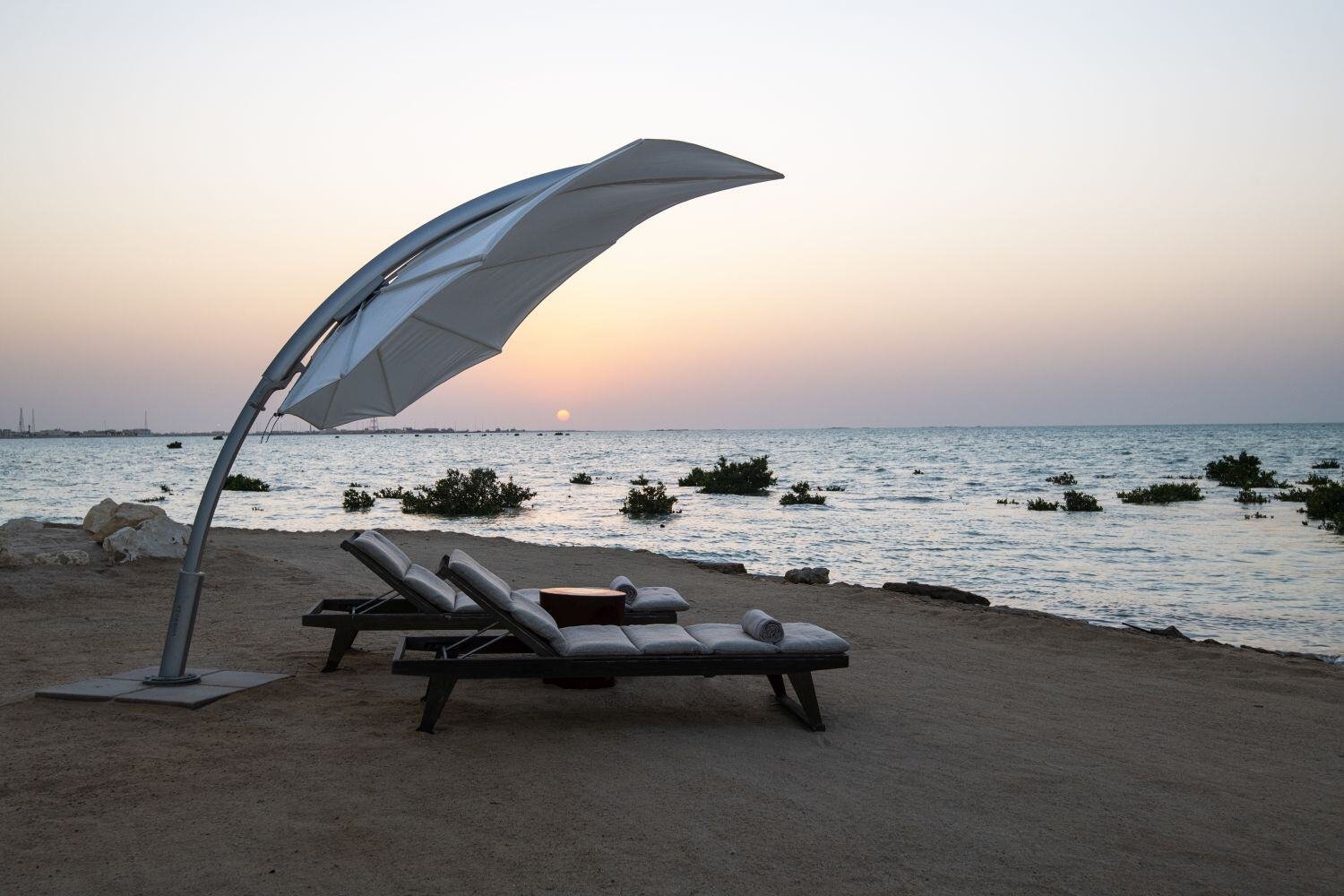 Zulal Wellness Resort Familienluxusreisen TheFamilyProject Strand