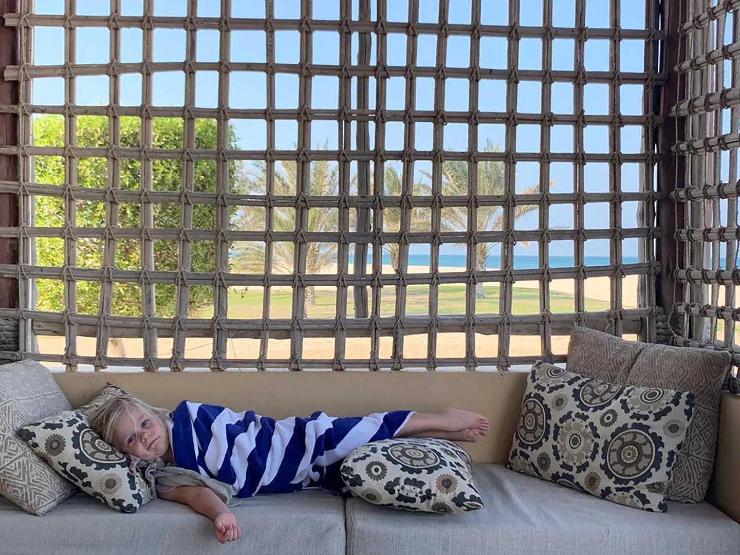 anantara-sir-bani-kind-couch