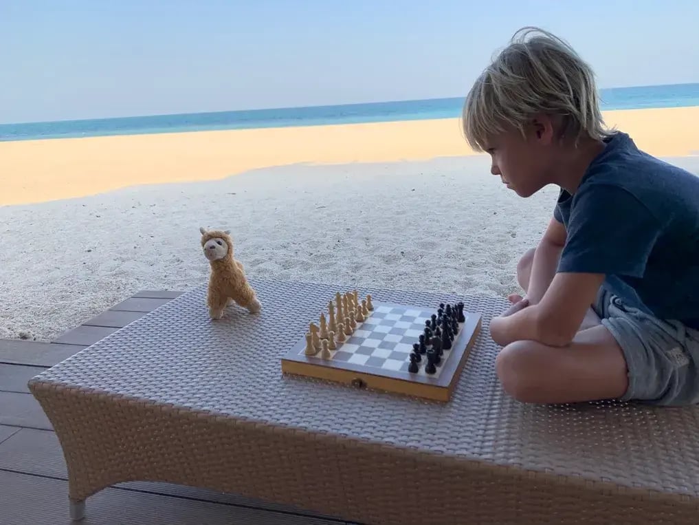 anantara-sir-bani-schach-am-strand