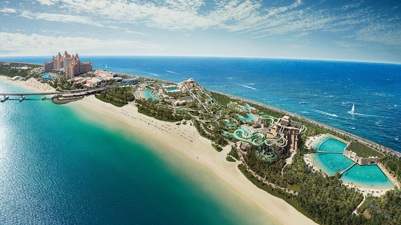 Luftaufnahme der Insel, auf der das Hotel Atlantis The Palm steht.
