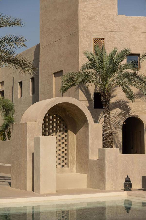 Bab Al Shams Desert Resort Dubai Familienluxusreisen TheFamilyProject Palmen