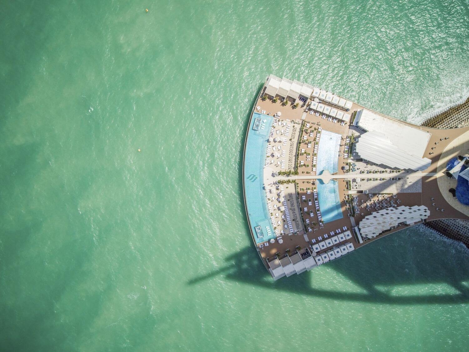burj-al-arab-jumeirah-aussenansicht-familienluxusreise