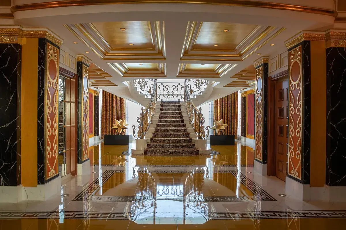 burj al arab orient dubai innenbereich the family project luxus familie kinder reisen