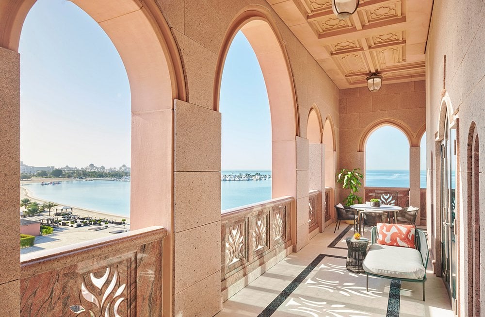 emirates-palace-mandarinoriental-abu-dhabi-familienluxusreisen-thefamilyproject-balkon