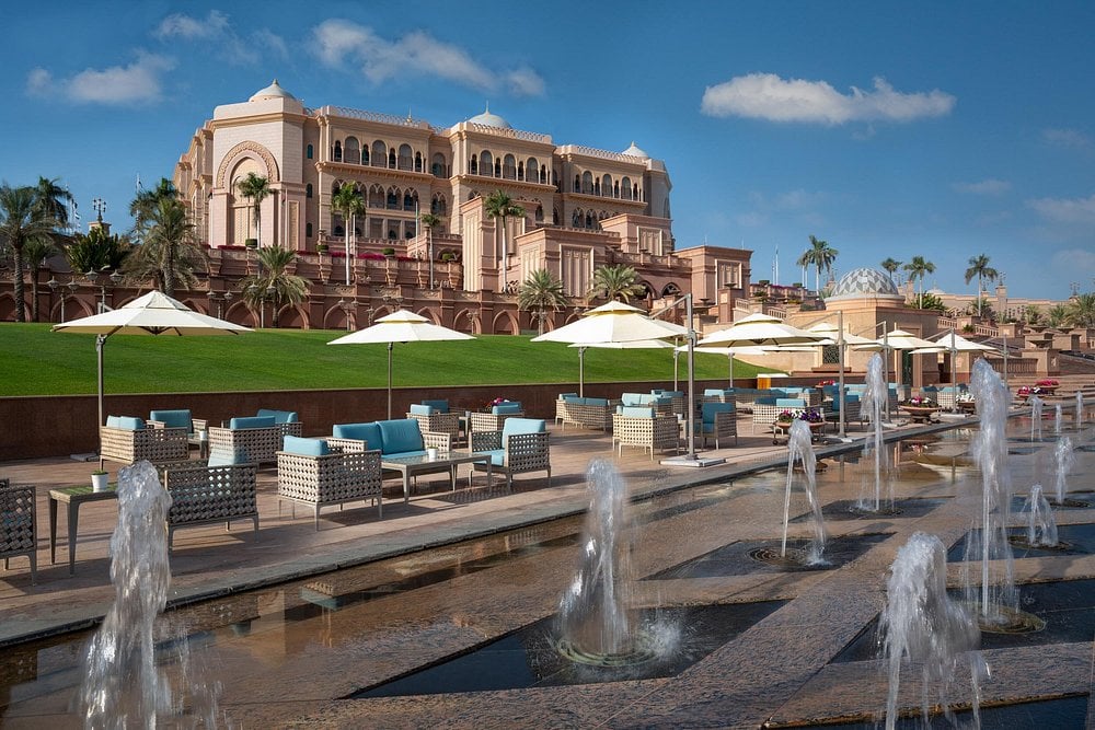 emirates-palace-mandarinoriental-abu-dhabi-familienluxusreisen-thefamilyproject-cafe