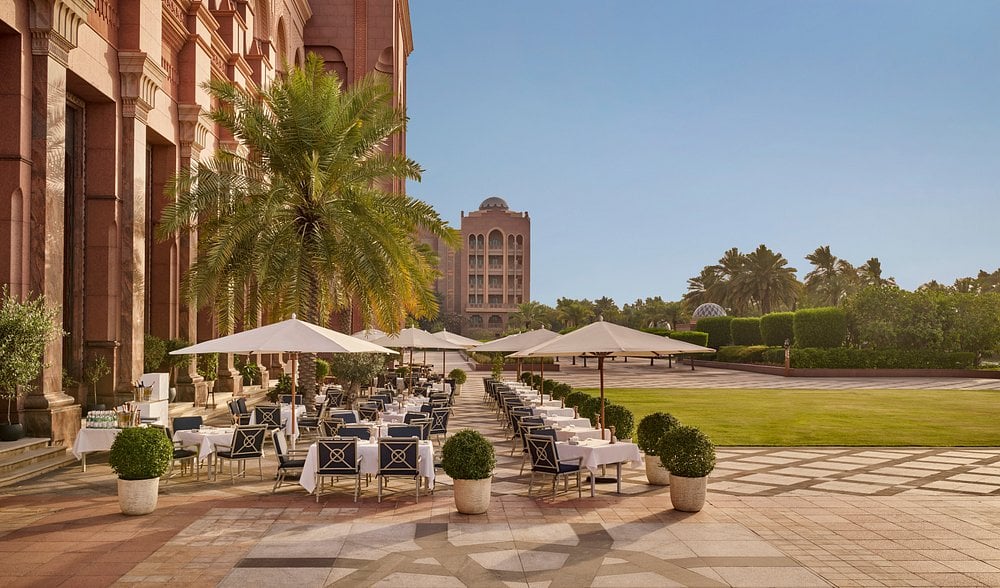 emirates-palace-mandarinoriental-abu-dhabi-familienluxusreisen-thefamilyproject-garten