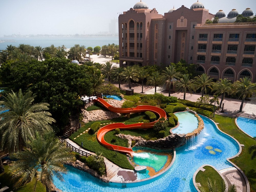 emirates-palace-mandarinoriental-abu-dhabi-familienluxusreisen-thefamilyproject-rutschen