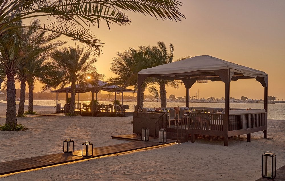 emirates-palace-mandarinoriental-abu-dhabi-familienluxusreisen-thefamilyproject-sunset