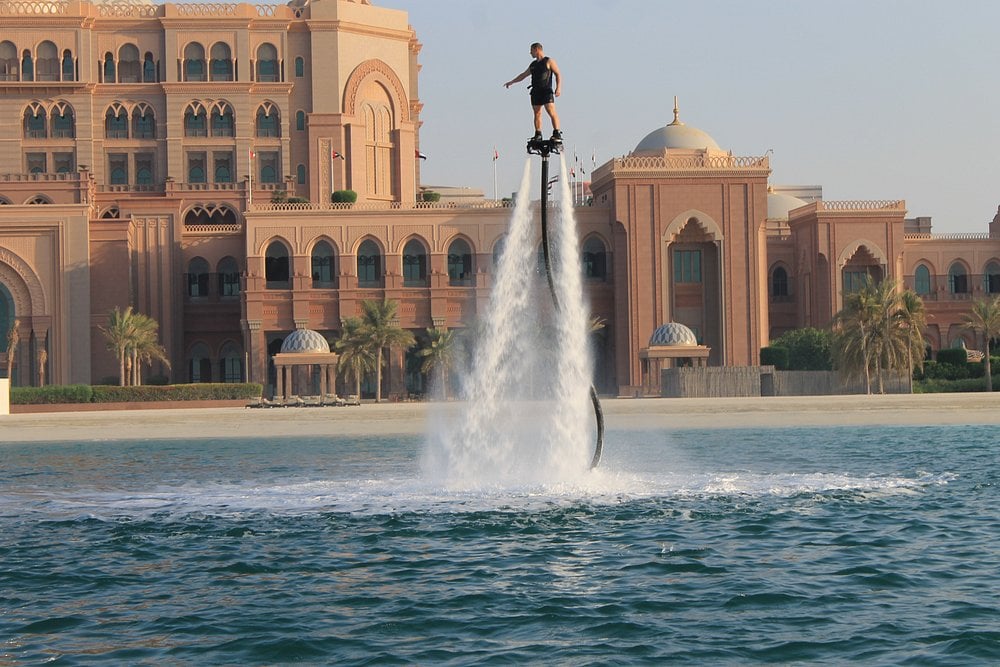 emirates-palace-mandarinoriental-abu-dhabi-familienluxusreisen-thefamilyproject-wassersport