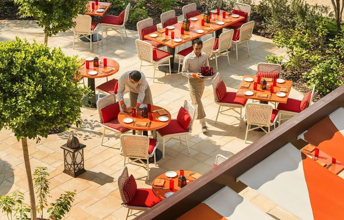 four seasons dubai at jumeirah beach dubai orient restaurant terrasse exklusiv the family project luxus familie kinder reisen