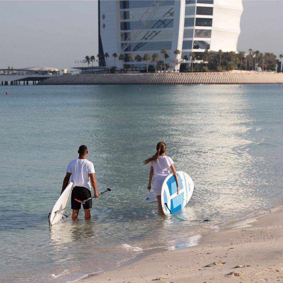 Jumeirah Dar Al Masyaf Familienluxusreisen TheFamilyProject Surfen