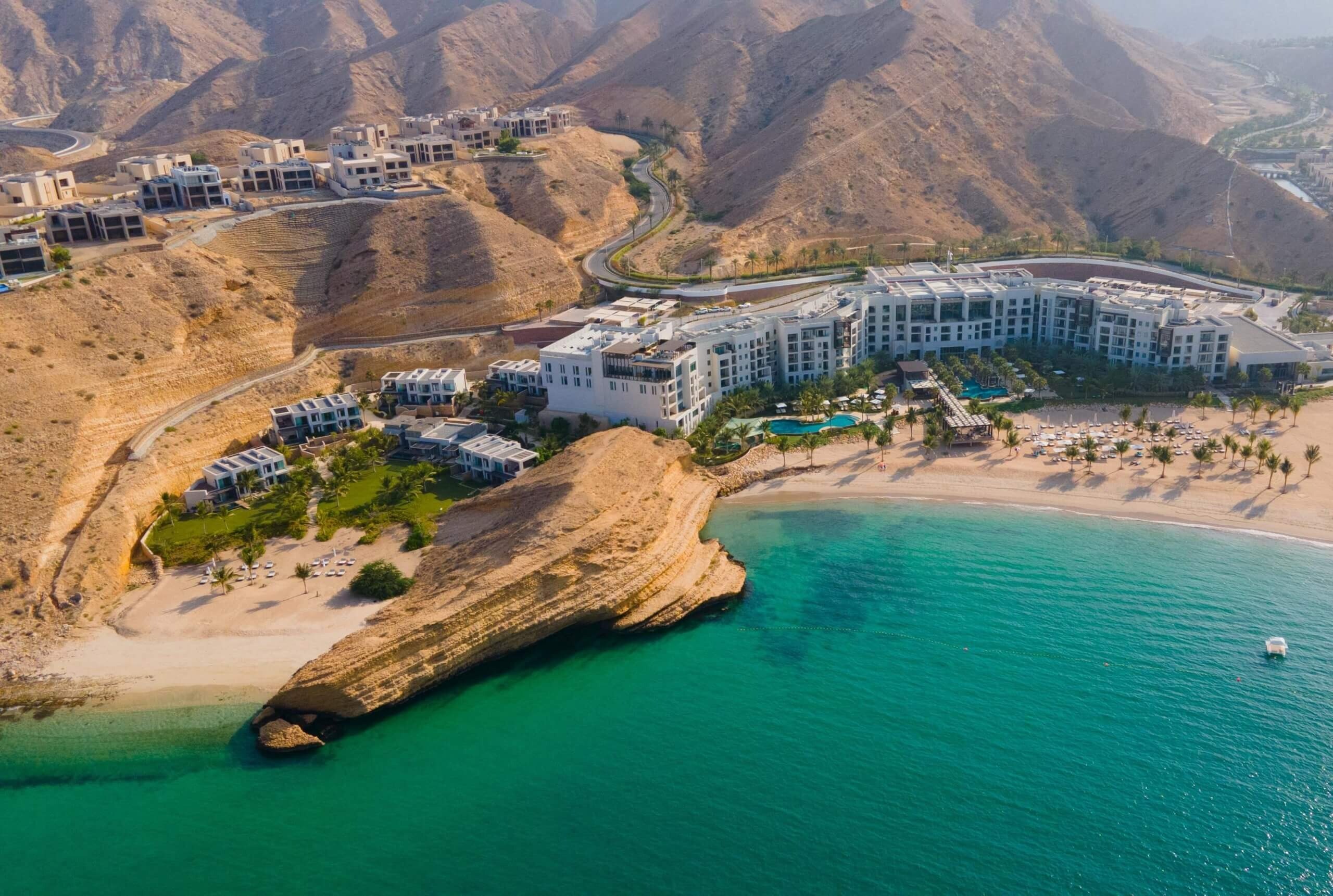 jumeirah-muscat-bay-exterior-bay-view-familienluxusreisen